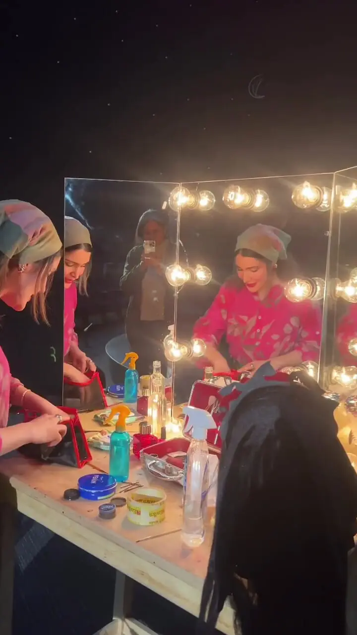 فیلم آوازخوانی نورا هاشمی در پشت صحنه تئاتر 