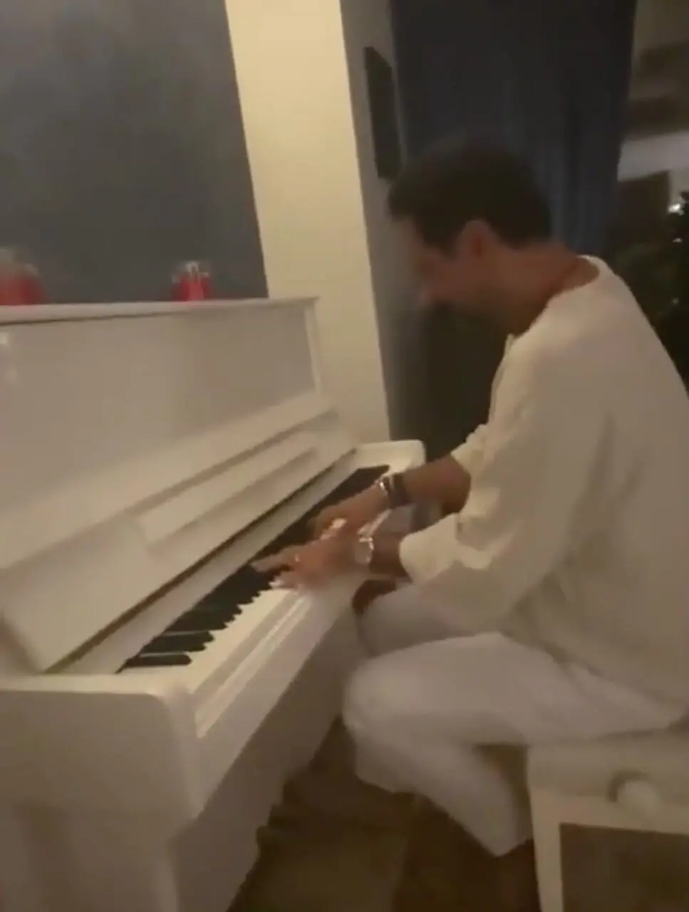 فیلم / نگاهی به چیدمان دامادپسند متین ستوده و کامران تفتی، زوج عاشق سینمای ایران/ ازپرده های لوکس اعیانی تا ...