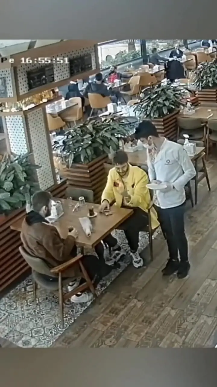 مشتری یا اسپایدرمن / حرکت عجیب مرد جوان همه را شوکه کرد + فیلم