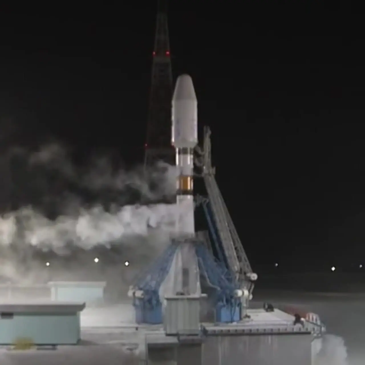  نخستین تصاویر از سکوی پرتاب 3 ماهواره ایرانی به فضا از پایگاه فضایی وستوچنی روسیه