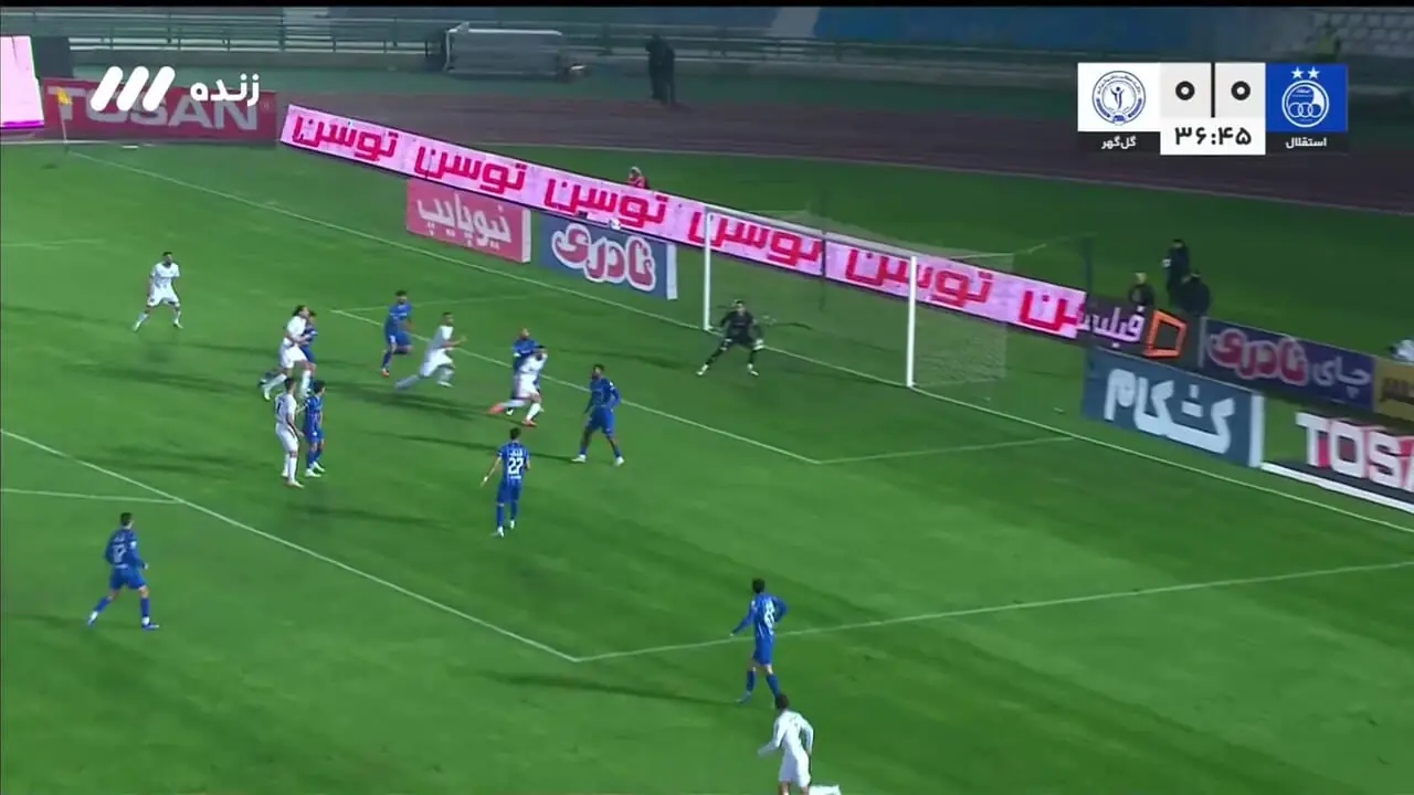 گل اول گل گهر توسط شهرآبادی در دقیقه 37 / استقلال 0 - گل‌گهر 1
