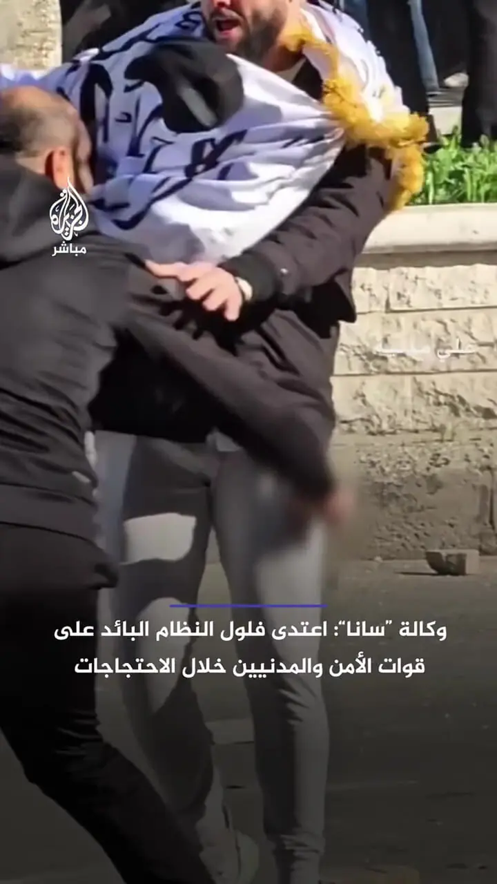 فیلم لحظه چاقو خوردن جوان سوری در لاذقیه