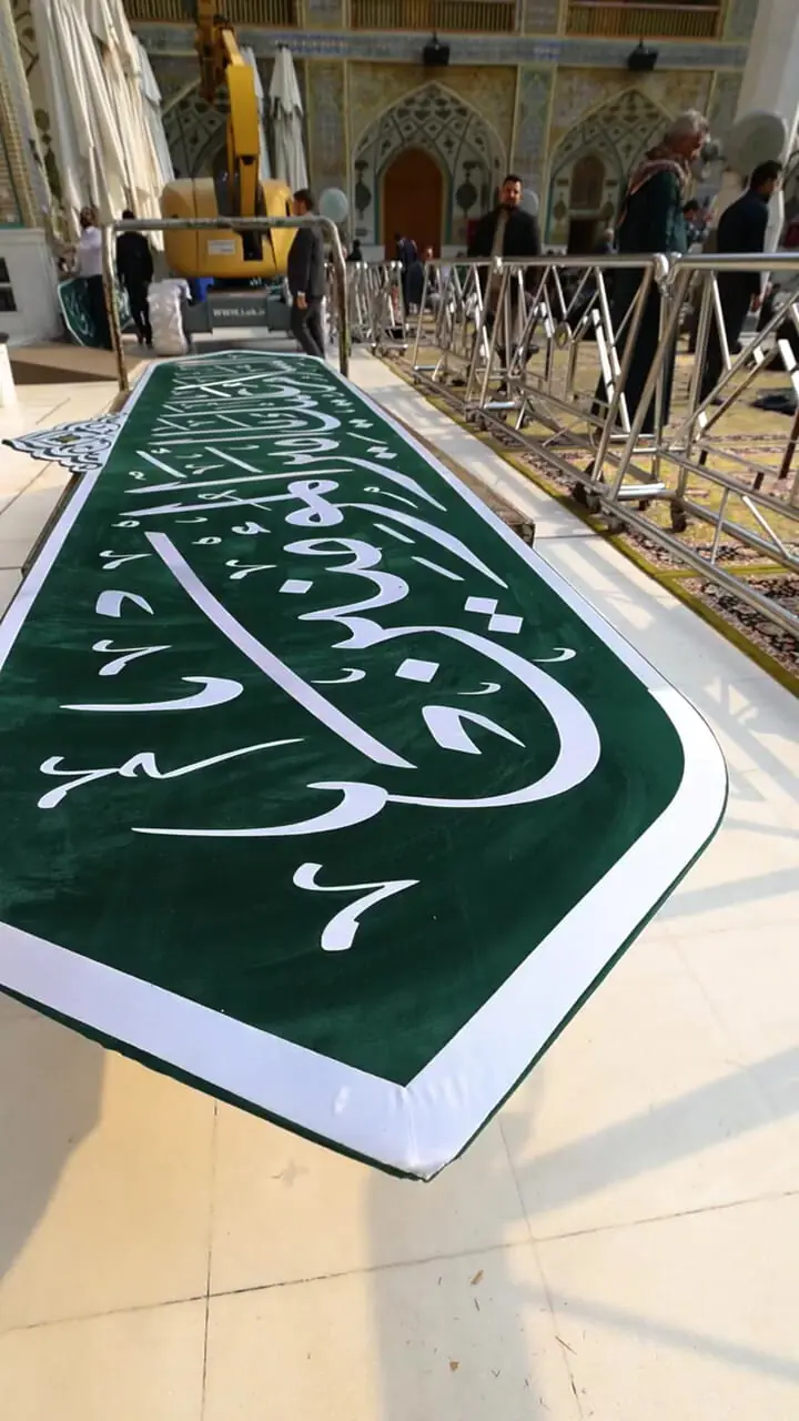 فیلم آماده‌سازی حرم علوی برای ولادت امیرالمومنین