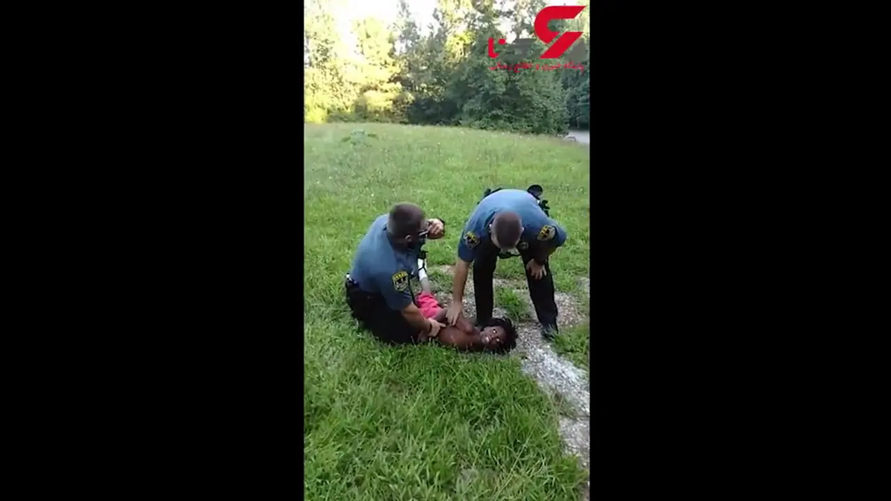 تعرض 2 مرد به پسر بچه 10 ساله در پارک / او را مورد ضرب و شتم قرار دادند + فیلم