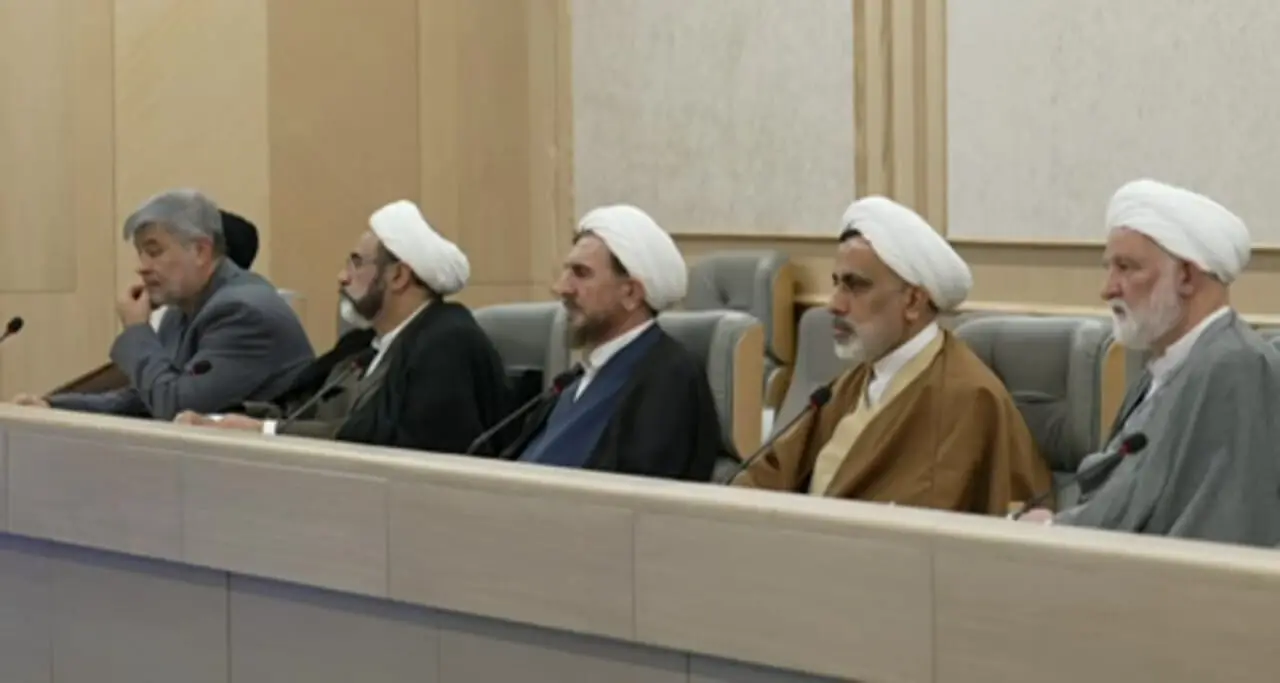 رئیس قوه قضاییه : مسئولان دربرخورد با عوامل نوسانات ارزی، تسریع داشته باشند/  مجازات‌ محتکران و اخلالگران اقتصادی باید متناسب با شرایط روز باشد