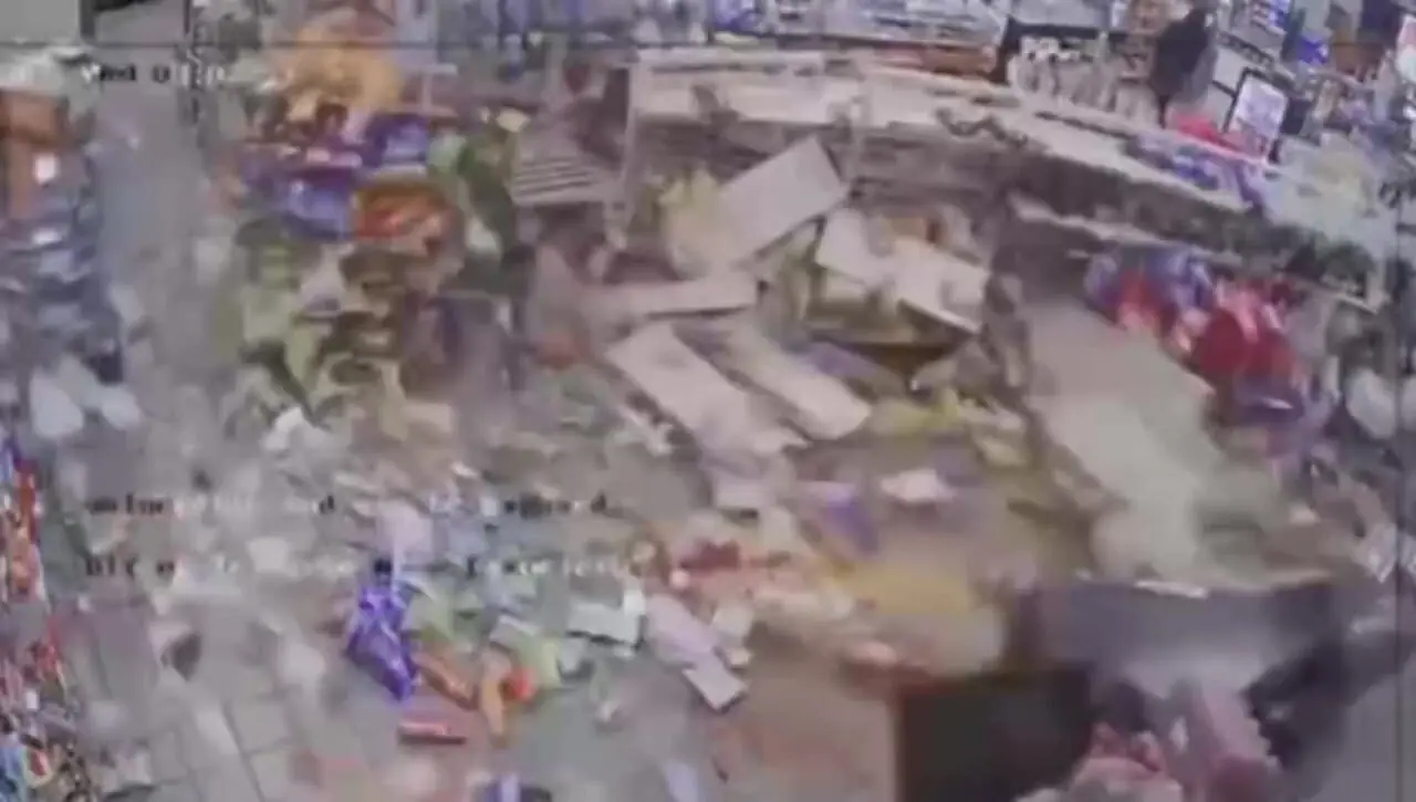 فیلم سرقت عجیب دستگاه ATM با خودرو