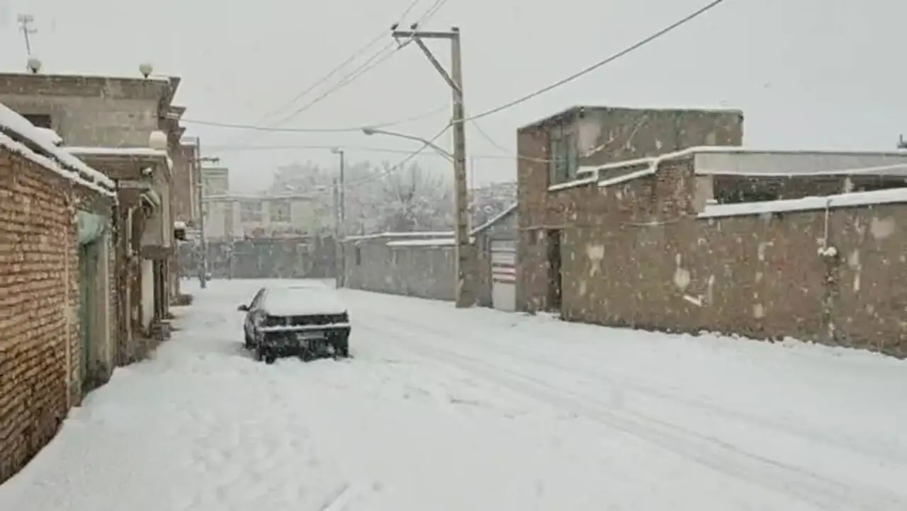فیلم بارش برف همراه با رعد و برق در چادگان