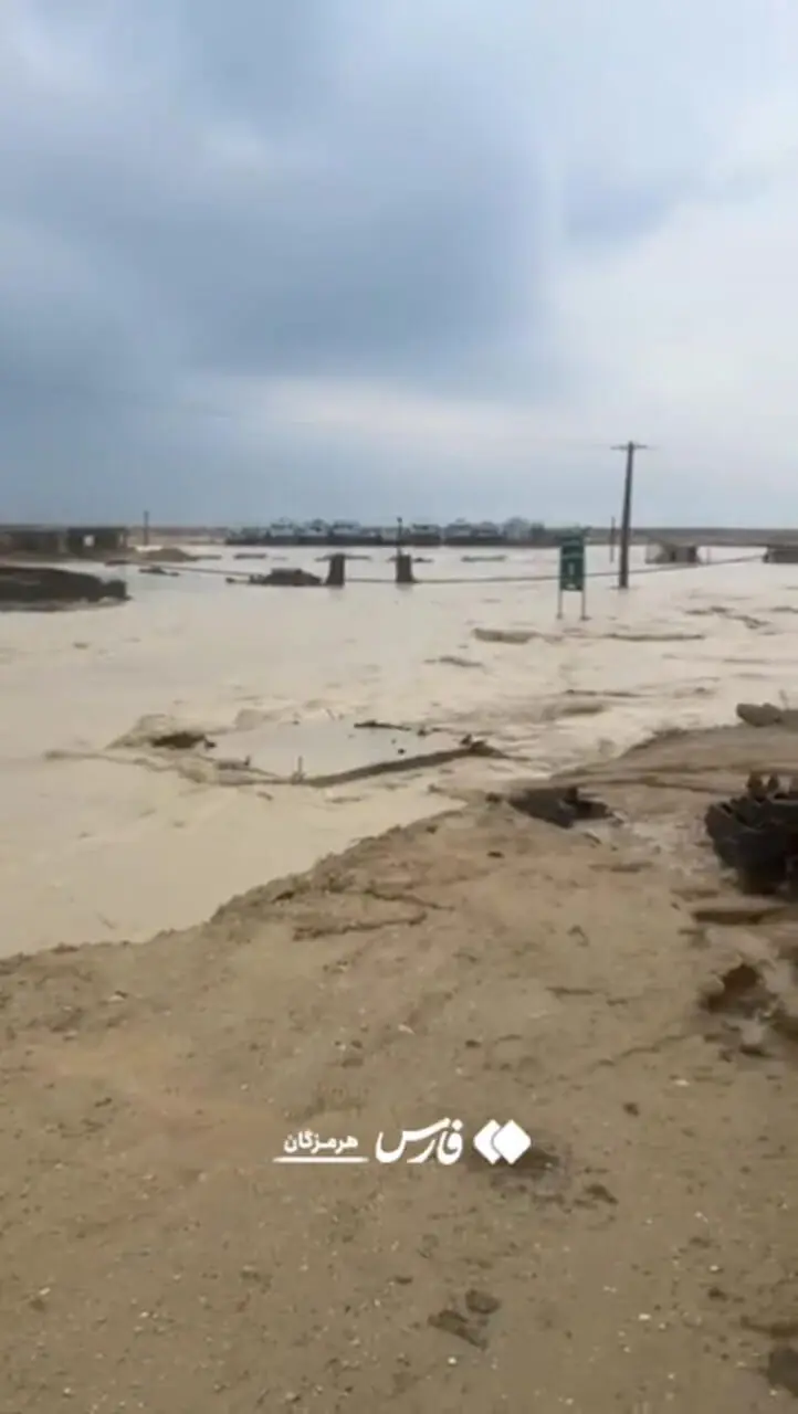 فیلم رسیدن سیلاب منطقه تبن هرمزگان به دریا