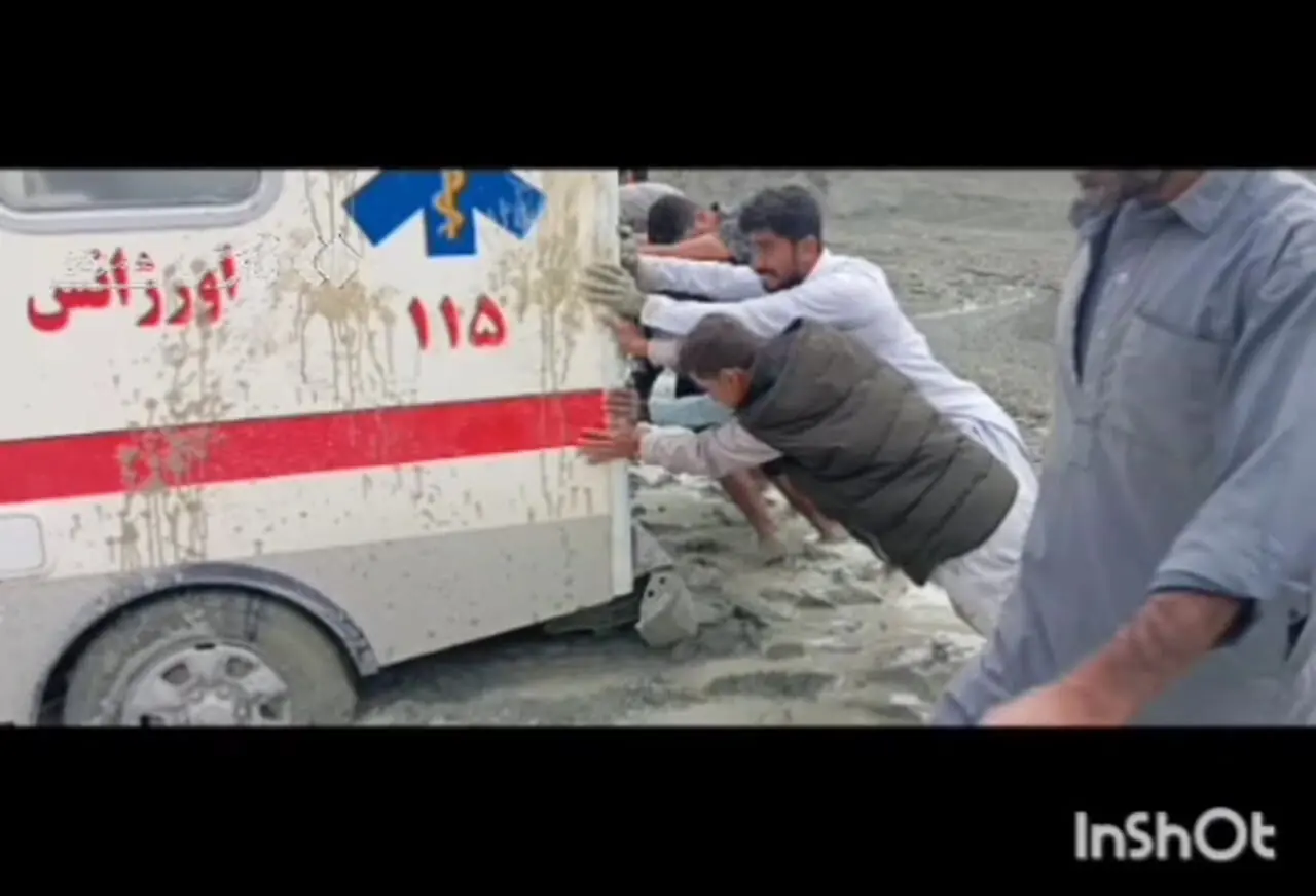 فیلم لحظه به لحظه 6 ساعت فداکاری ماموران اورژانس برای نجات زن گرفتار در سیل بشاگرد / مو به تن تان سیخ می شود