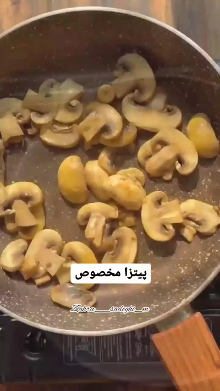 فیلم طرز تهیه پیتزا مرغ و قارچ مخصوص