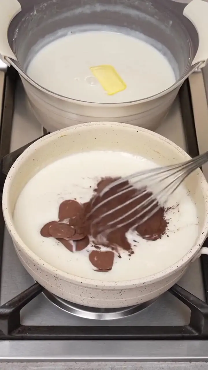 فیلم طرز تهیه دسر شکلاتی و وانیلی سریع