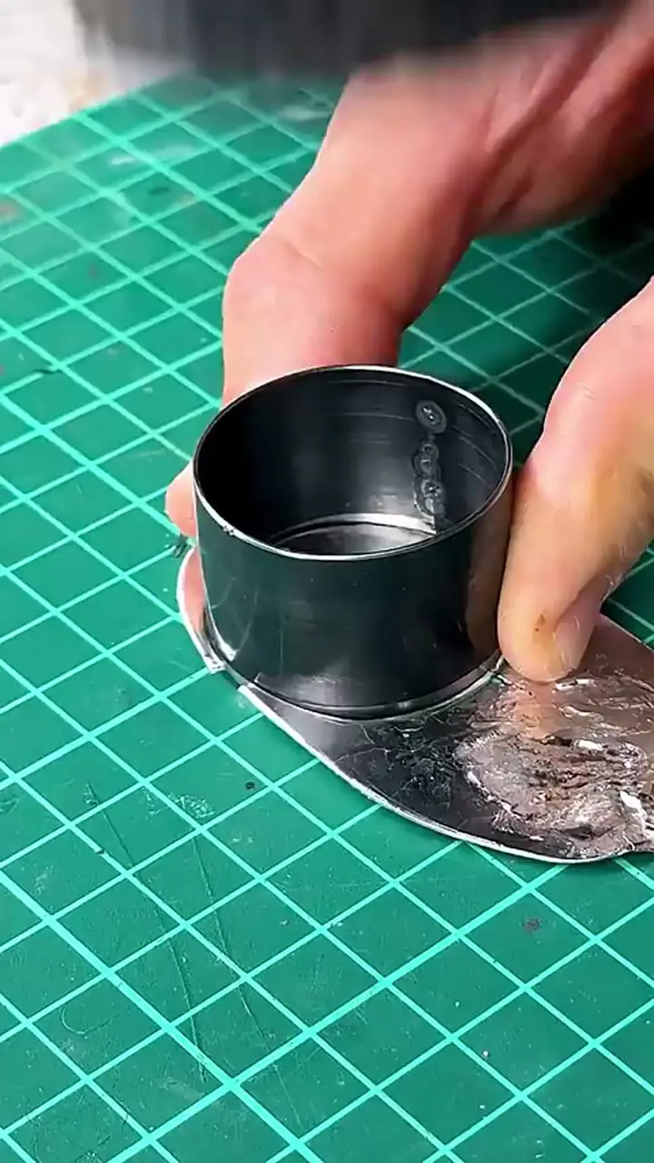 فیلم ساخت هولدر تلفن نقره‌ای دست‌ساز