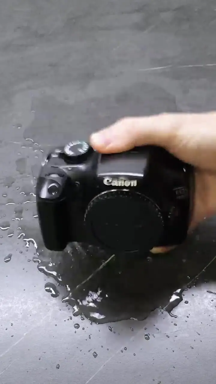 فیلم اشتباهات خطرناک در تمیز کردن حسگر دوربین