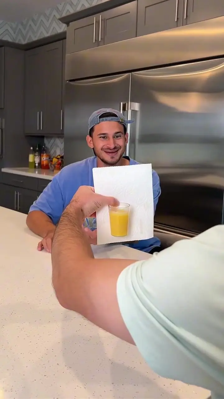 شعبده‌بازی باورنکردنی؛ این شخص چطور چنین کاری کرد؟ + فیلم