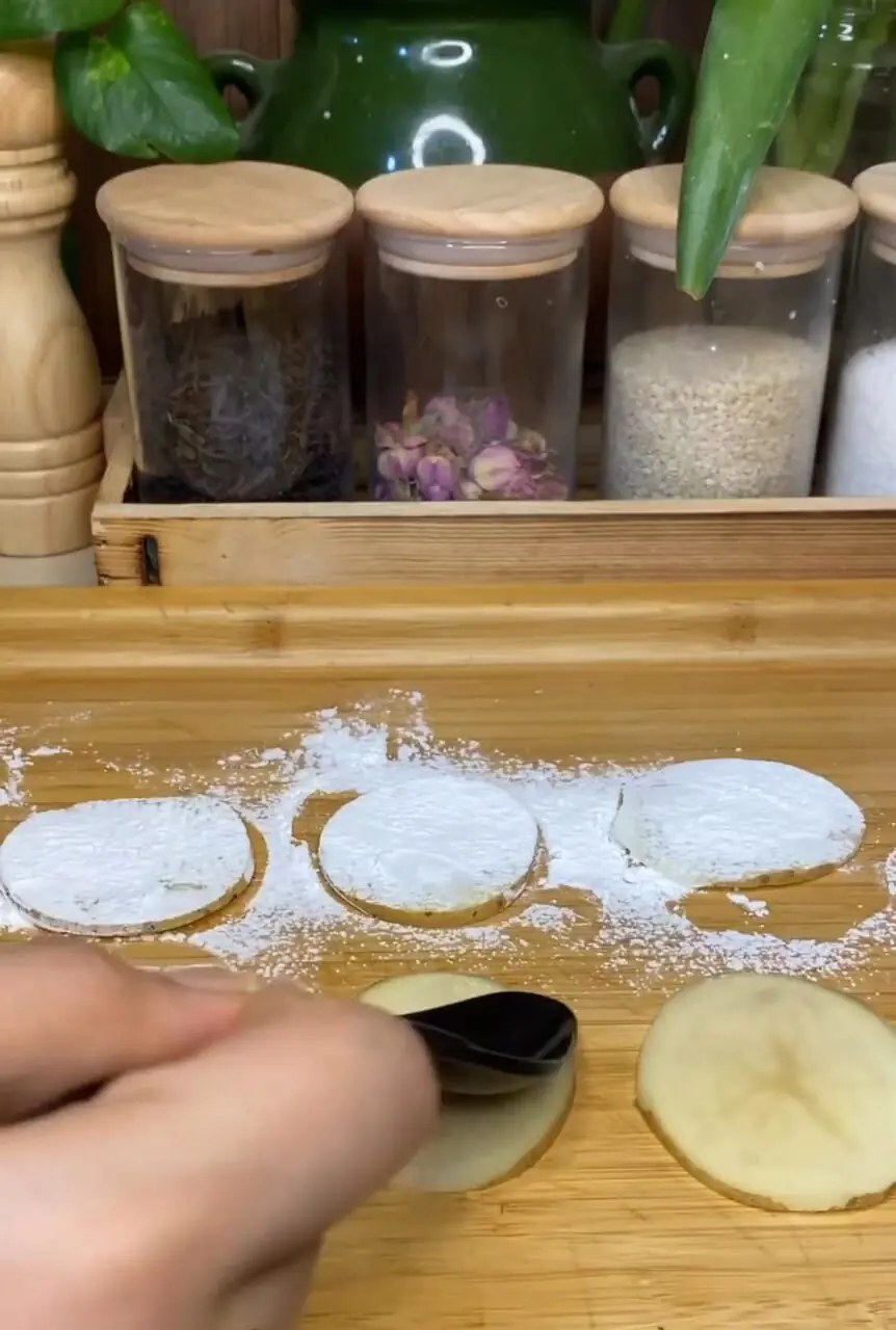 طرز تهیه چیپس توخالی خانگی؛ ترفند ساده‌ای که همه را شگفت‌زده کرد + فیلم