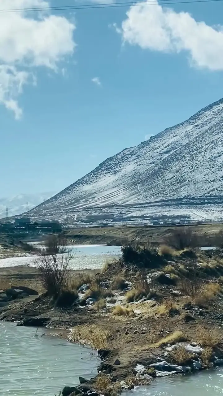 دریاچه کوکبیه شازند/ یک معدن در دل طبیعت مرکزی ایران + فیلم