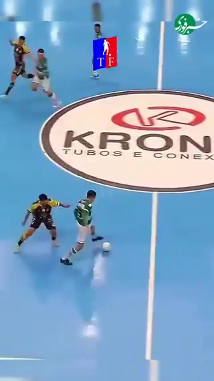 کمبود فضا، خلاقیت بی‌نهایت؛ دریبل‌هایی که فوتسال را تماشایی می‌کنند + فیلم