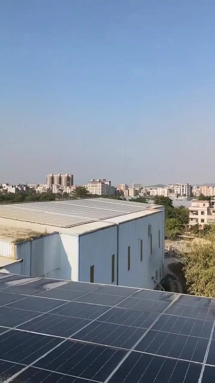 فیلم پاک سازی پنل های خورشیدی با پهپاد