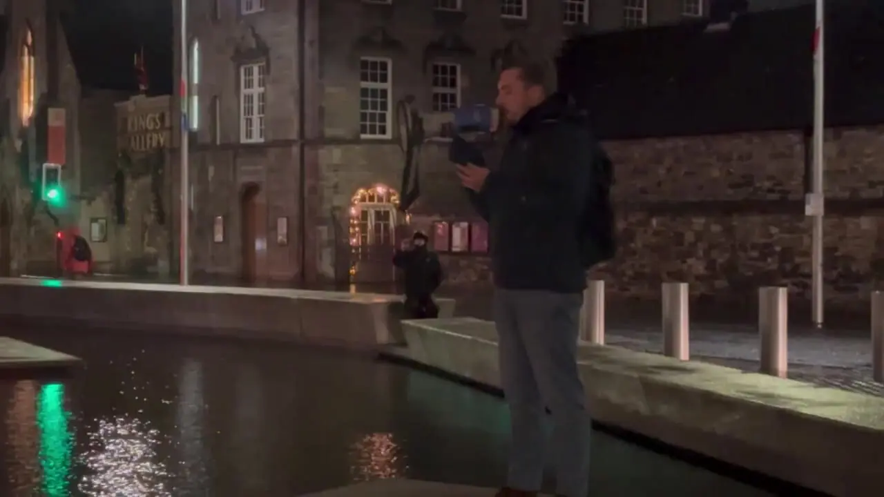 اعتراض کارکنان اخراج‌ شده جی تی ای 6 در مقابل دفتر راک استار + فیلم