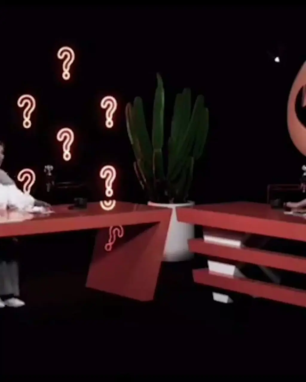 فیلم / ساغر عزیزی: شوهرم سرنیزه سیانوری رو زد تو زانوم از خونریزی غش کردم! سرنیزه ها برای جنگ جهانی بود!