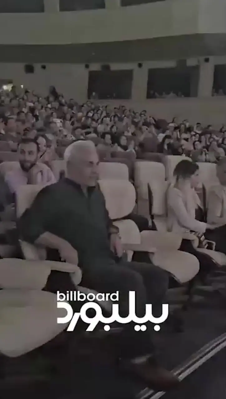 لحظه ورود مهران مدیری به کنسرت علی زندوکیلی با همراهی بادیگاردهای هیکلی و اخمویش+ ویدیو/ با اینا مگه میشه نزدیک اسطوره طنز ایران شد