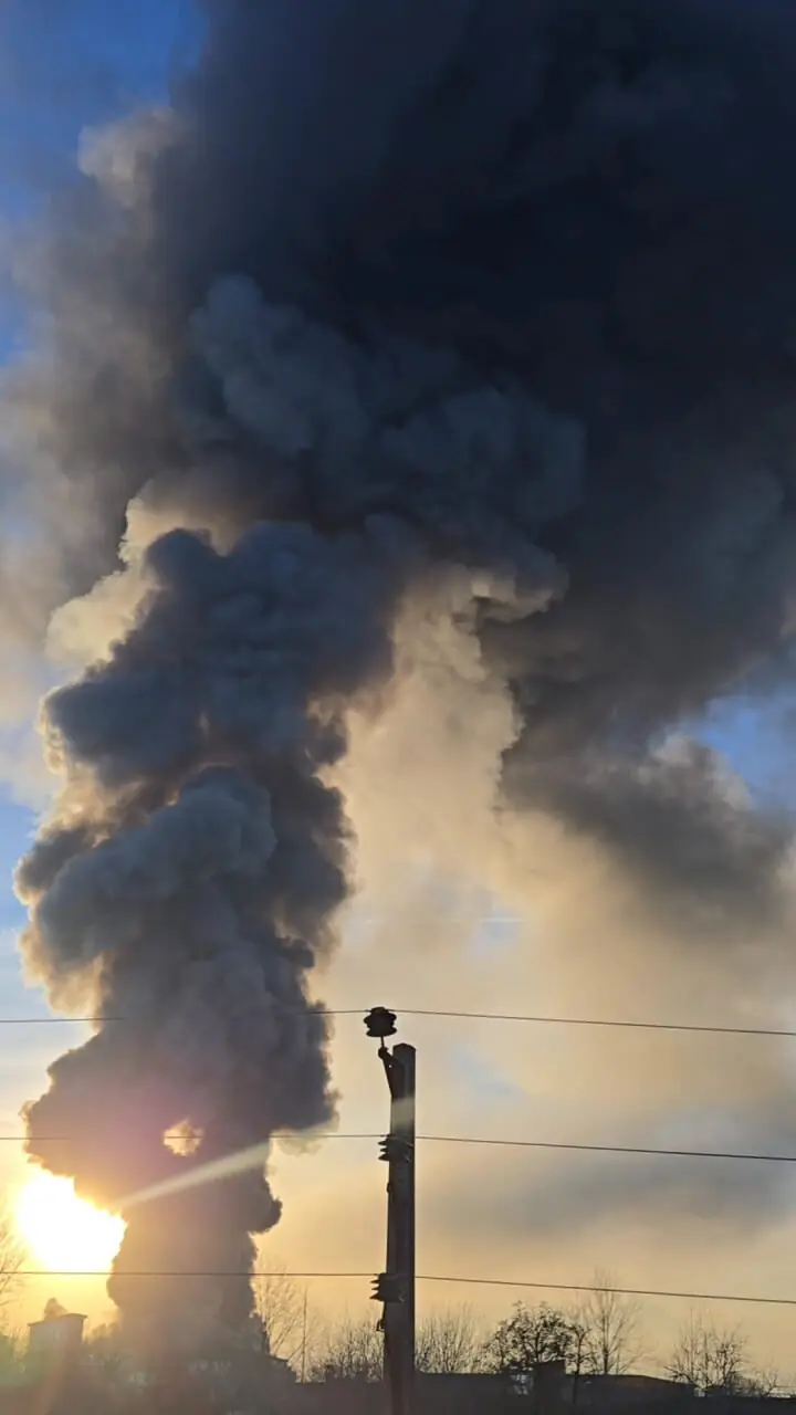 اولین فیلم‌ها و عکس ها  از آتش‌سوزی گسترده در کارخانه کاله 