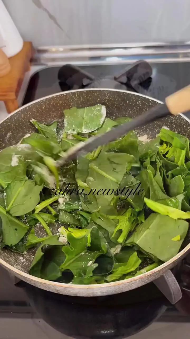 مرغ و اسفناج؛ ترکیب سالم و خوش‌طعم + فیلم