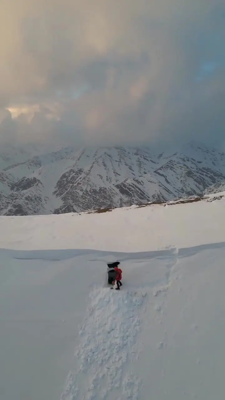 فیلم صعود به قله سیاه لوک در بینالود خراسان