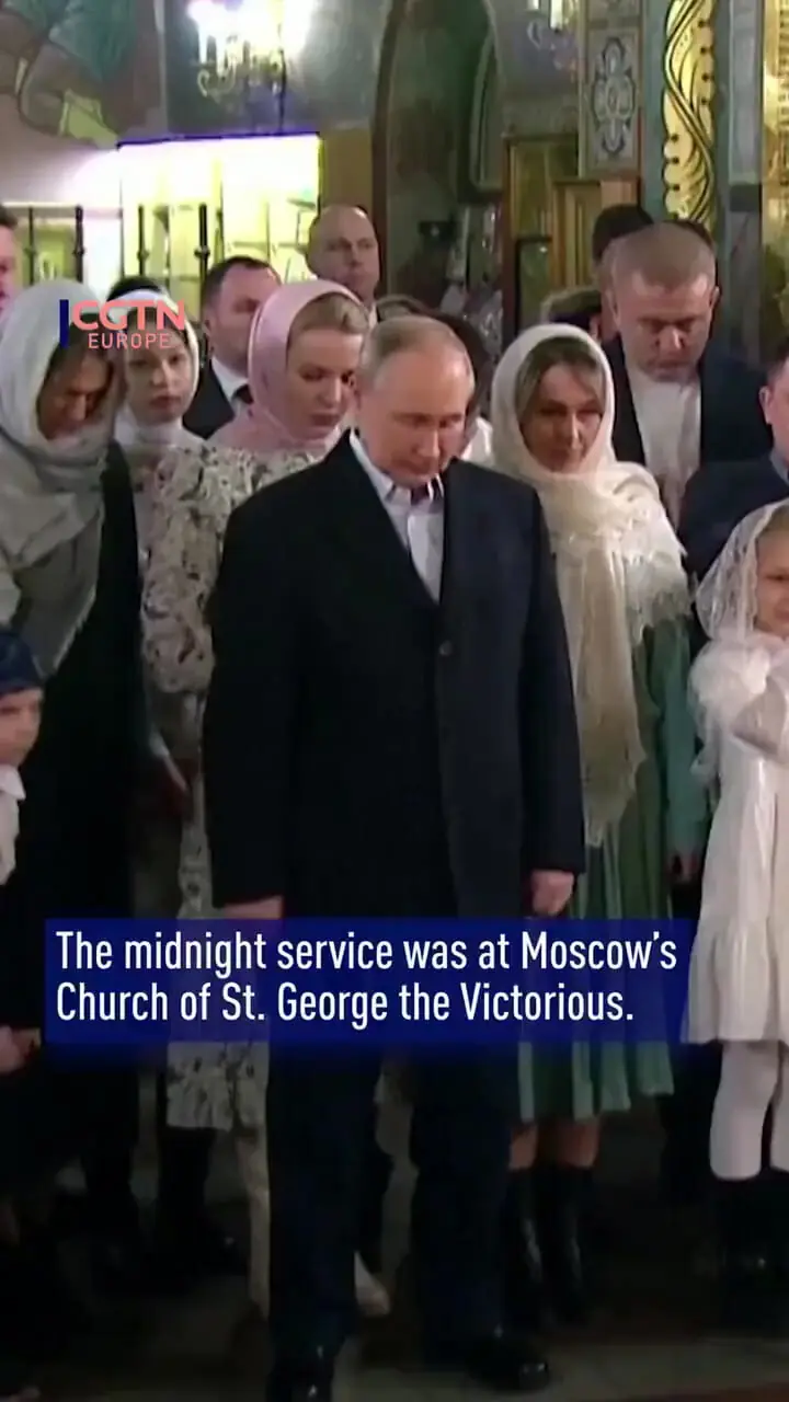 فیلم حضور رسمی پوتین در کلیسای حومه مسکو