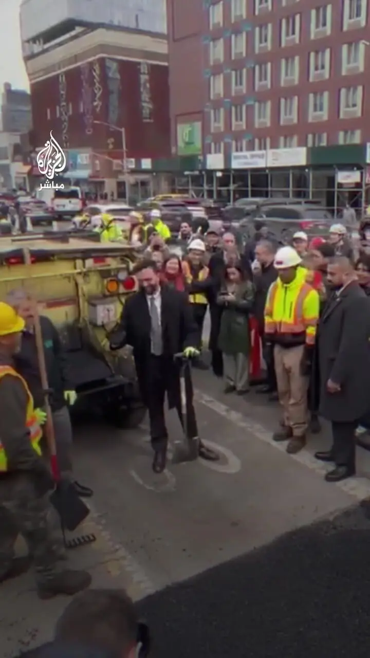 فیلم آسفالت ریزی خیابان با حضور شهردار نیویورک