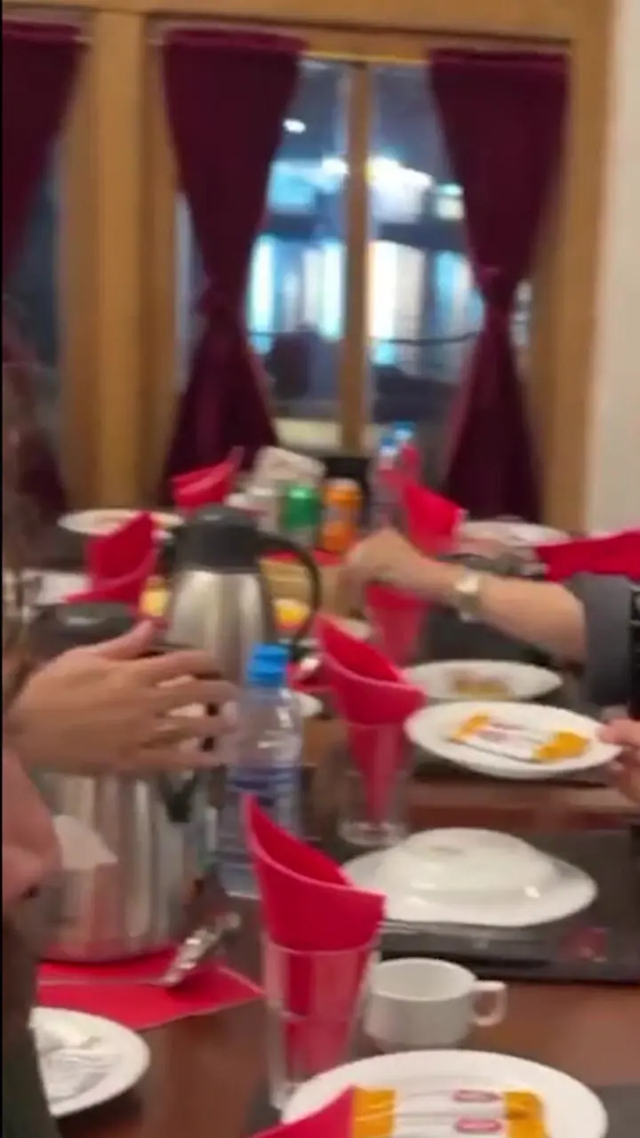 اعتراض مردم به فیلم دورهمی بازیگران ایرانی در این روزهای بد اقتصادی / واقعیت فیلم چیست ؟!