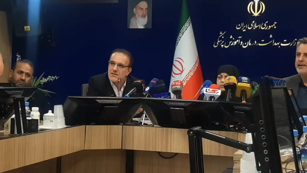 رئیس نظام پزشکی: اگر در کشوری نان کمیاب شود،با افزایش تعداد نانوا مشکل کمبود حل می‌شود؟ 