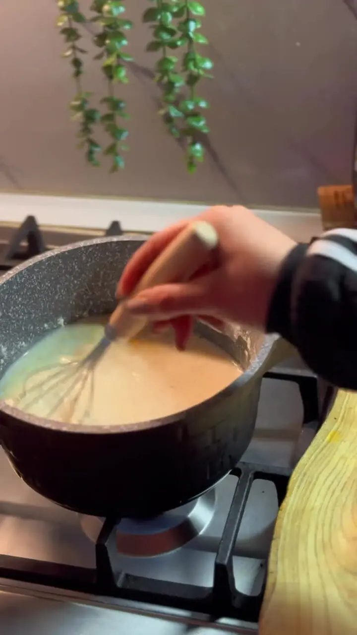 فیلم طرز تهیه دسر کاسترد با بیسکوئیت و شیر