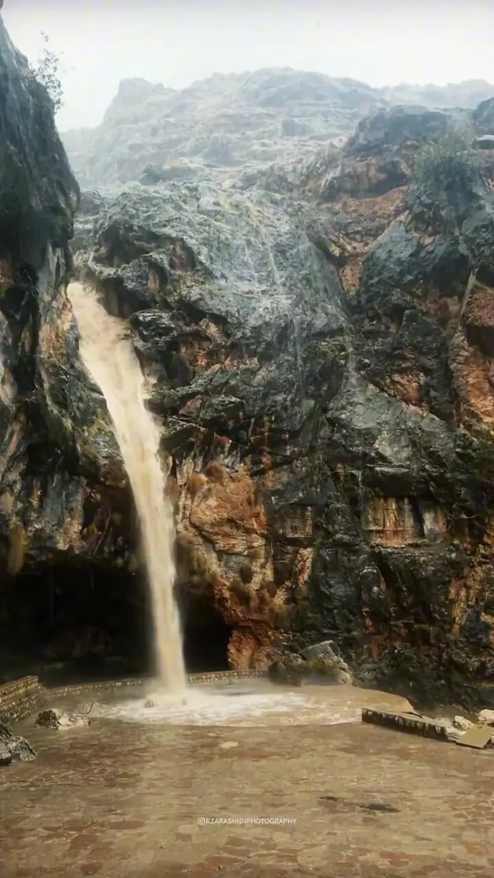 فیلم منظره متفاوت آبشار گل آلود ایذه