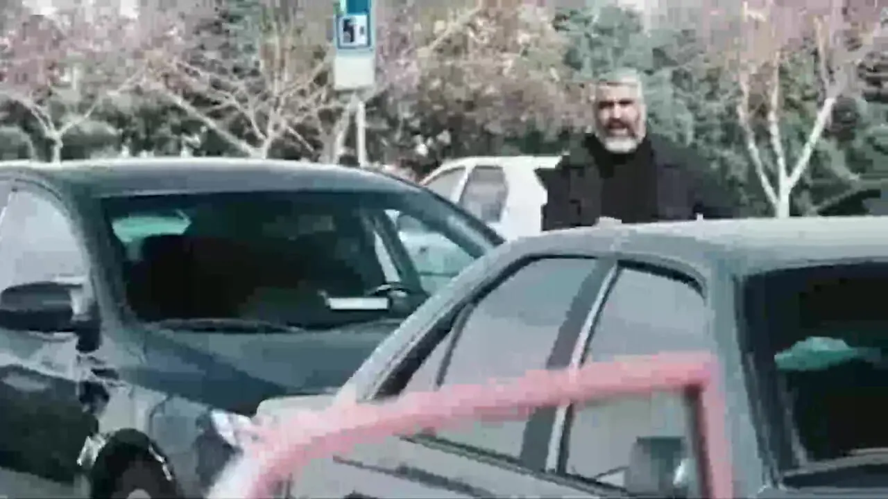 فقط پژمان جمشیدی میتونست ساره بیات رو از کتک کاری وسط خیابون اینجوری جمع و جورش کنه/ سکانس برتر سریال محکوم