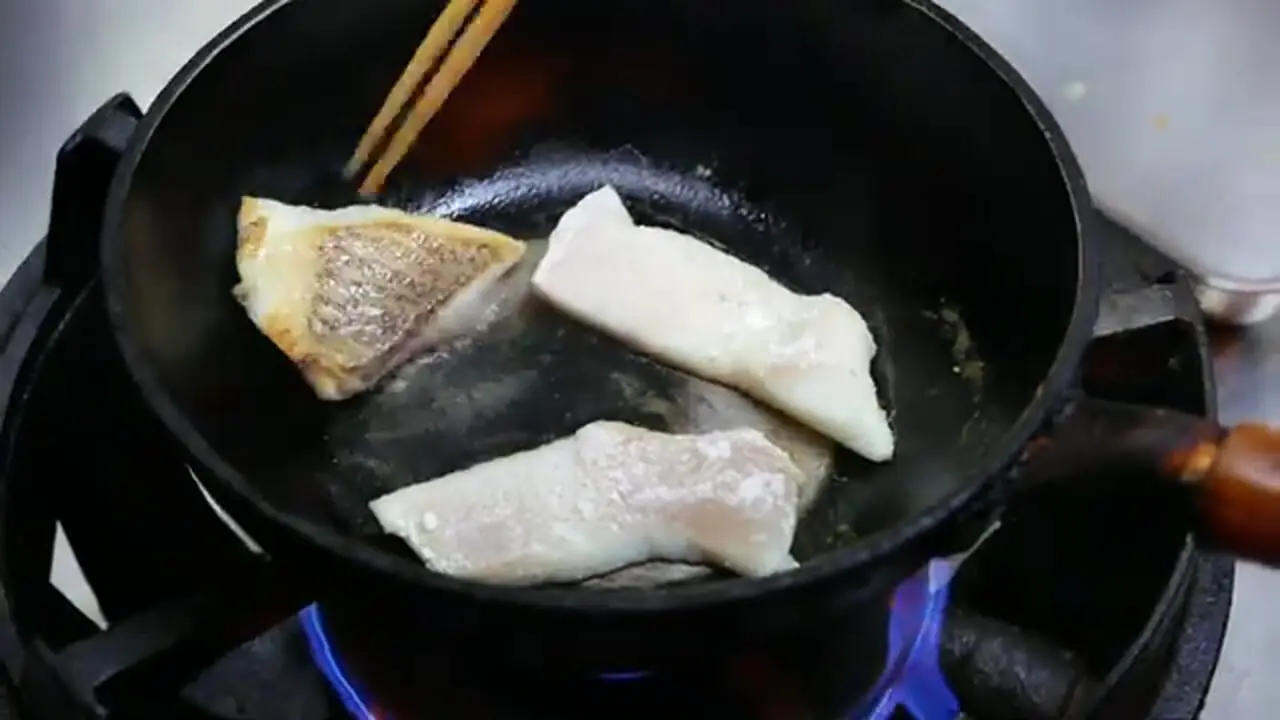 طرز تهیه غذای خیابانی ژاپنی با خرگوش ماهی / فیلم