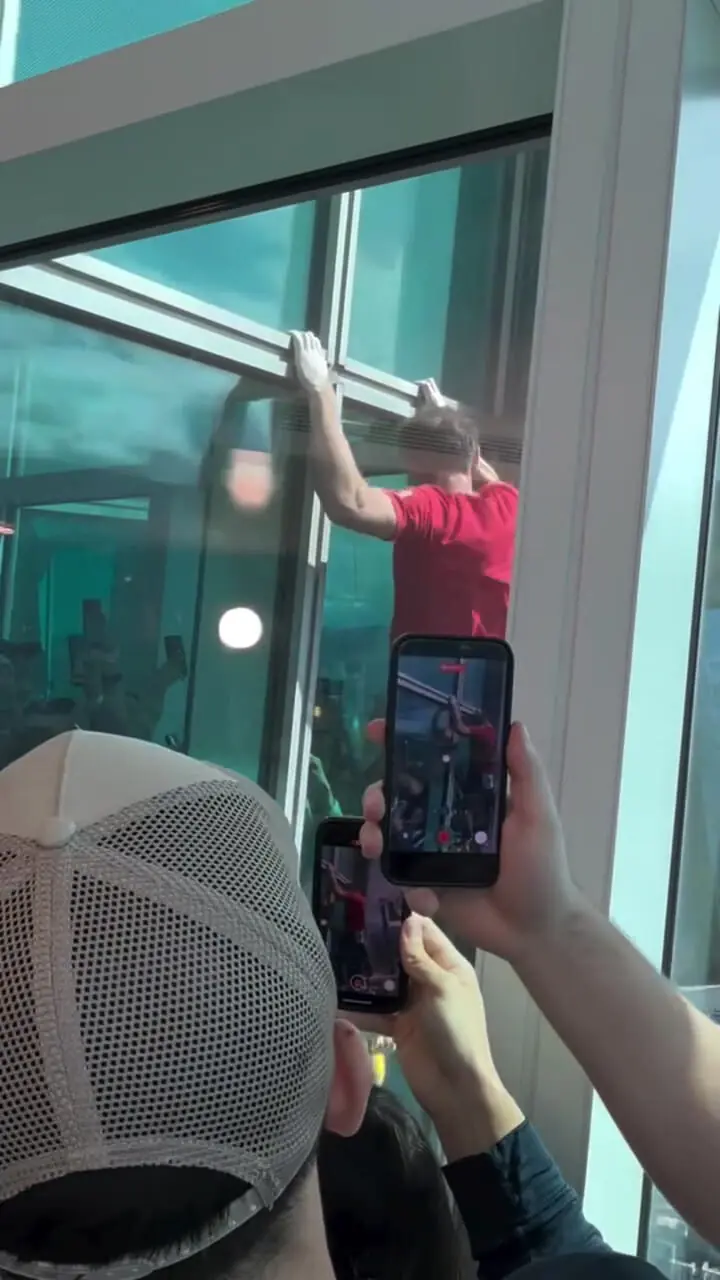 فیلمی جالب از برج‌نوردی خطرناک پر طبقه 89!