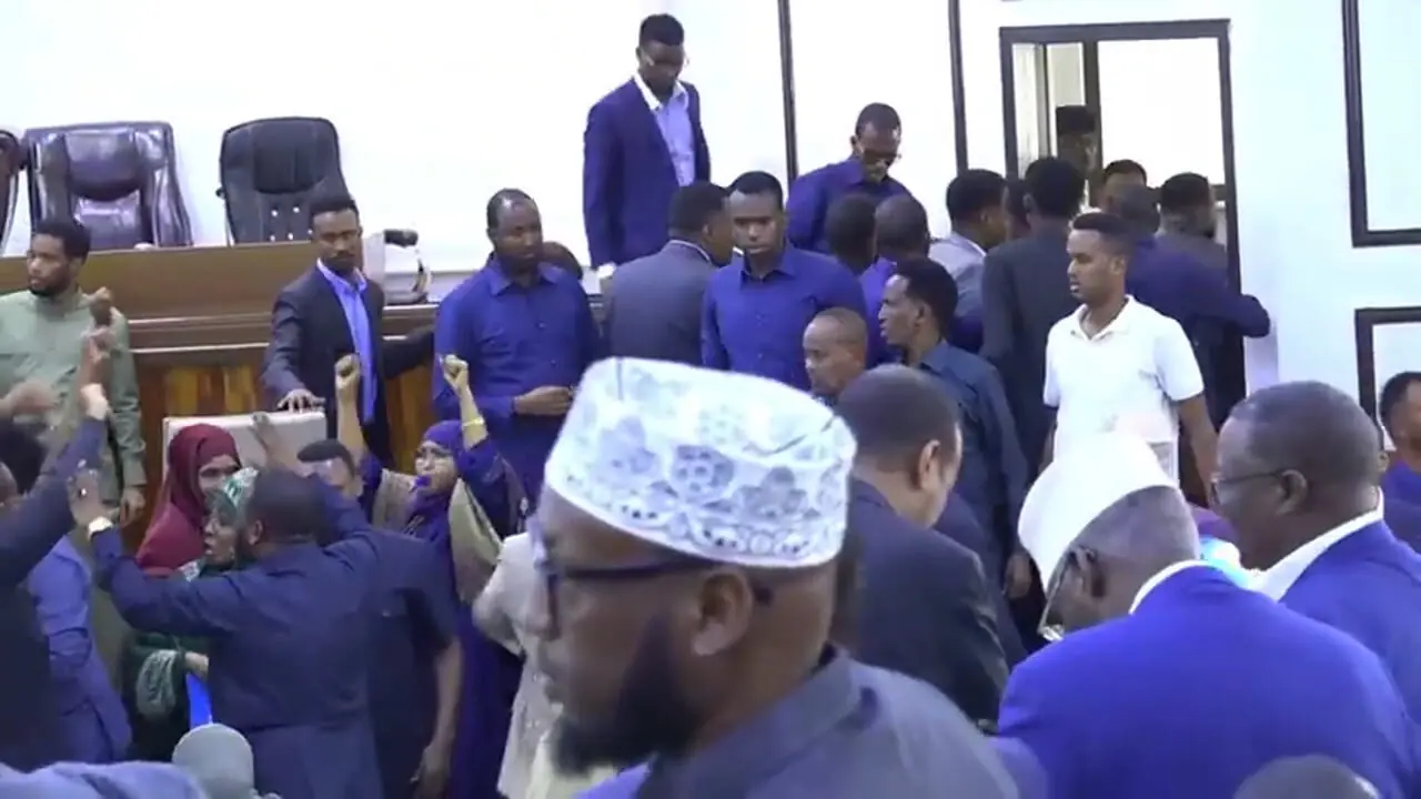 فیلم ضرب و شتم نمایندگان  در پارلمان سومالی