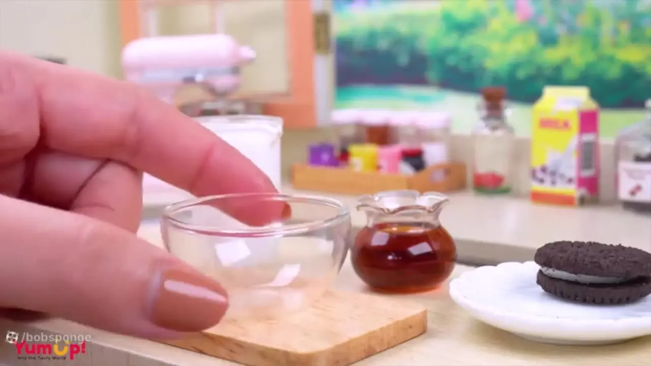 فیلم طرز تهیه کیک شکلاتی مینیاتوری خوشمزه