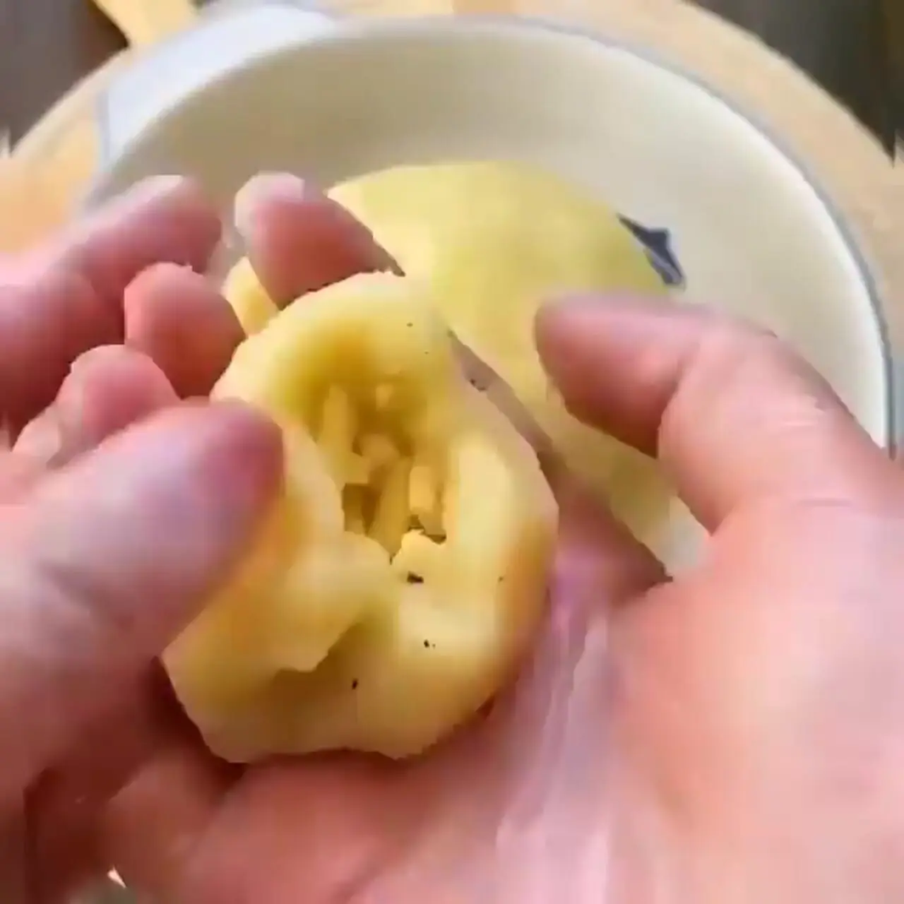 فیلم آموزش توپک سیب‌زمینی پنیری / کرمی، نرم و پر از پنیر