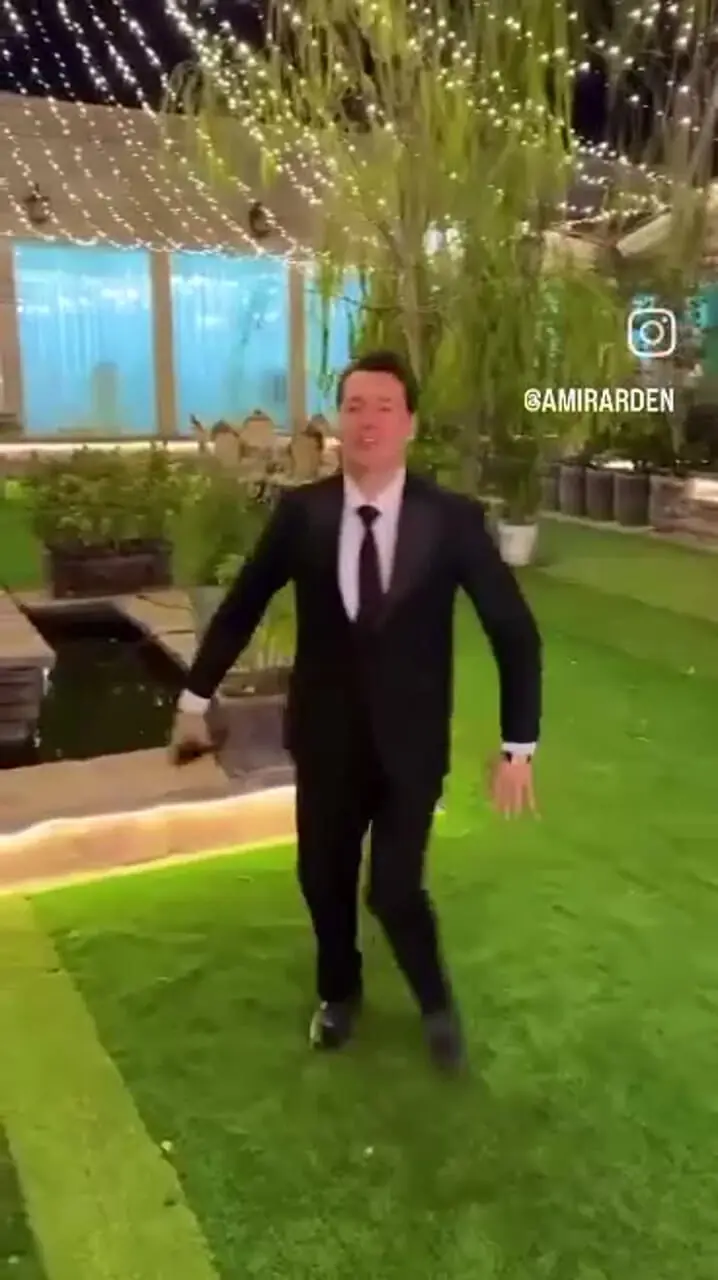 فیلم آوازخوانی شاد/ رقص ادایی این مرد با آهنگ شاد ترکی ترند که همه یه دور باهاش چالش رو رفتن