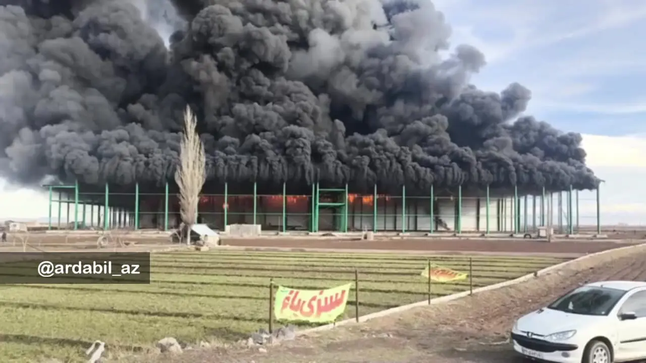 فیلم / لحظه آتش‌سوزی در سردخانه در حال احداث محور اردبیل–مغان