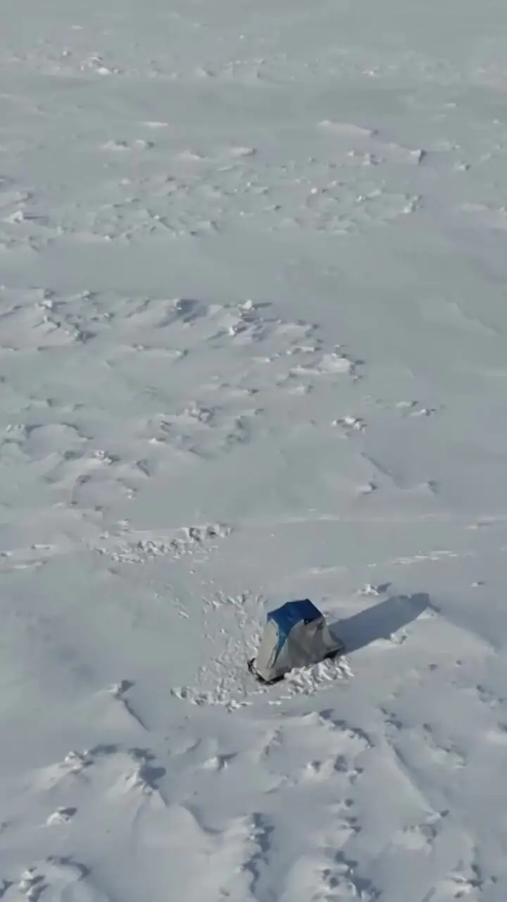 فیلم خیره کننده پهپادی از دریاچه یخ زده