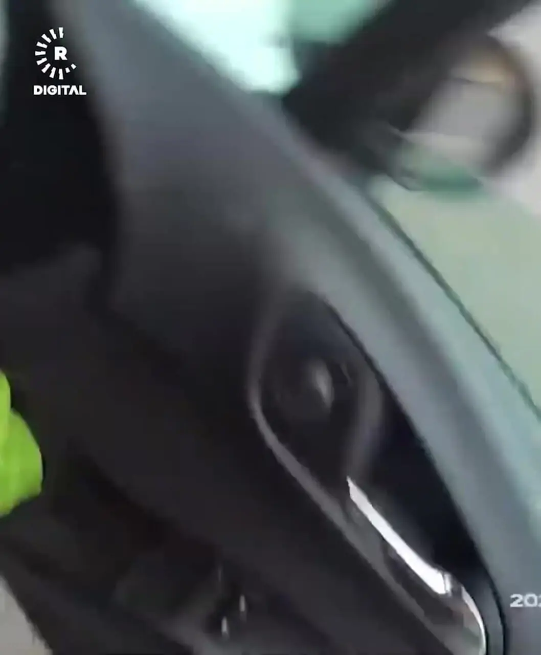 فیلم فرار ناکام قاچاقچی مواد مخدر از دست پلیس در بریتانیا