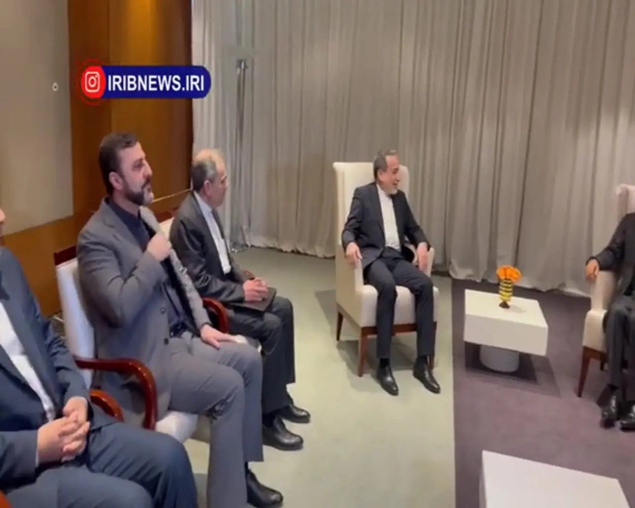 فیلم / عراقچی با وزیر خارجه عمان دیدار و گفتگو کرد