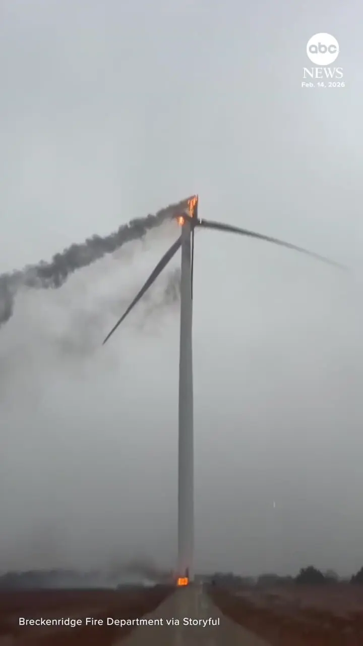 فیلم آتش گرفتن توربین بادی در تگزاس