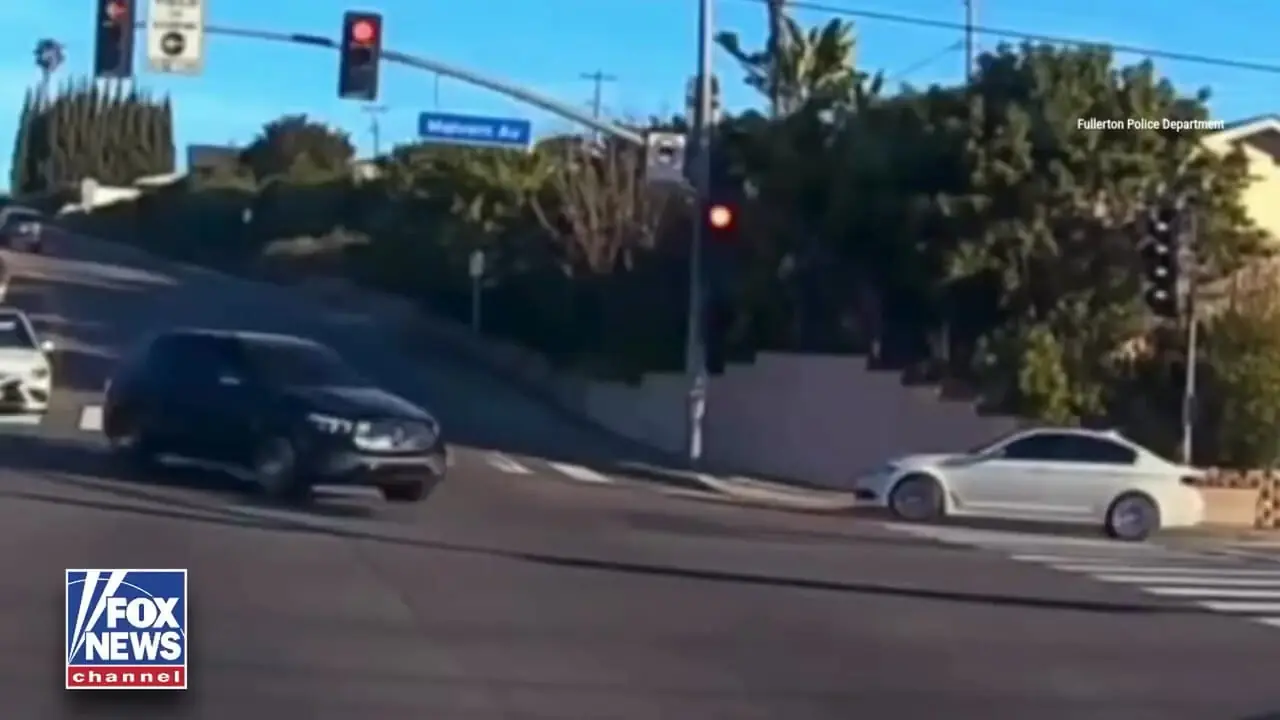 فیلم سقوط کودک از شاسی بلند در حال حرکت در کالیفرنیا