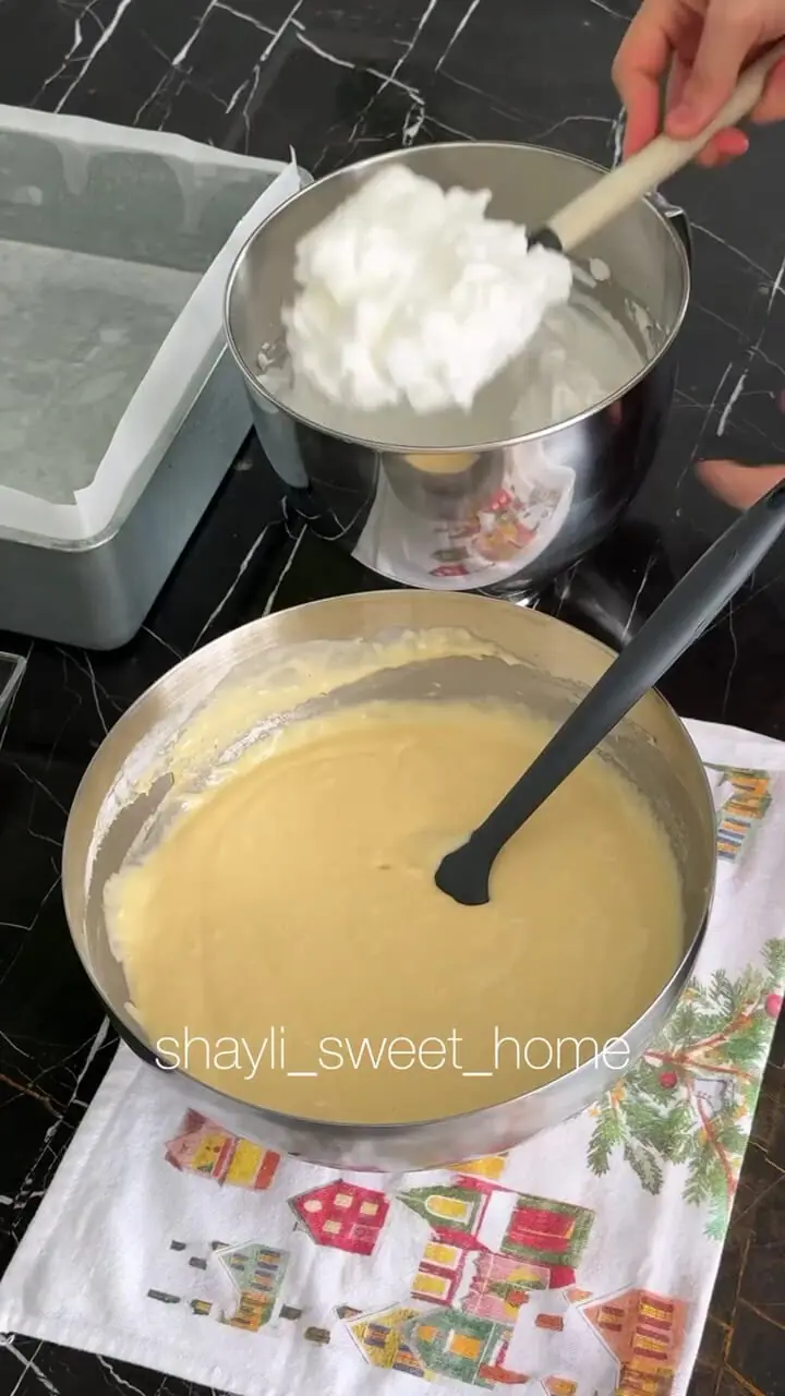 فیلم / کیک تخته‌ای وانیلی شیرینی کلاسیک برای همه مناسبت‌ها