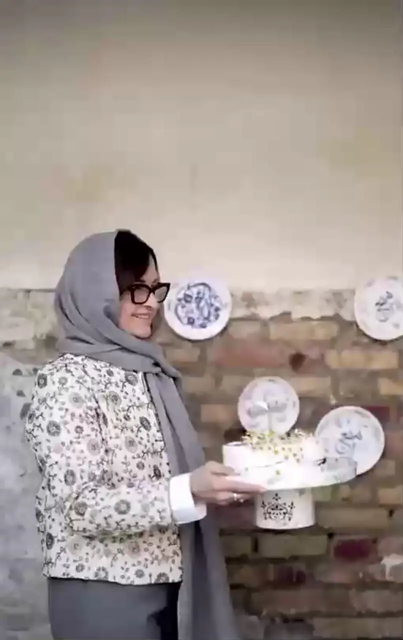 فیلم جشن تولد فوق خاص و عاشقانه سوگل طهماسبی در  سفالگری خانم بازیگر / از کیک تولد جذاب تا لباس گل گلی سفید سوگلی سینمای ایران