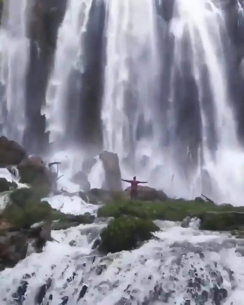 فیلم نمایی باشکوه از آبشار زرد لیمه